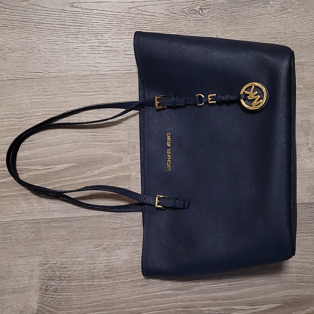 Michael Kors Jet Set Shoulder Tote